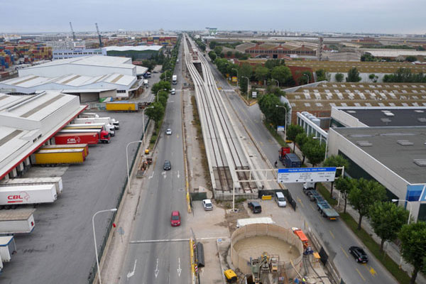 Elevated metro, L9, Barcelona (Spain)