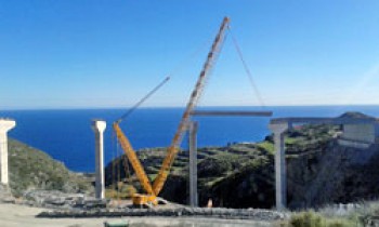 Montaje de estructuras con vigas grandes prefabricadas en Granada