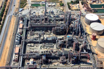 Racks de la refinería de La Rábida