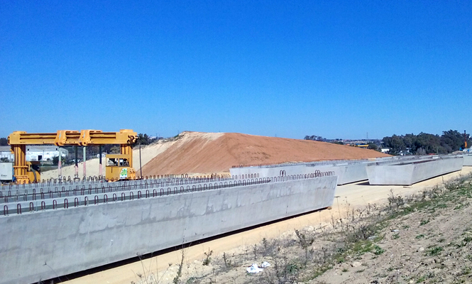 SE-40. Construction of new highway section begins, entrusting PACADAR with the supply of 112 precast box girders